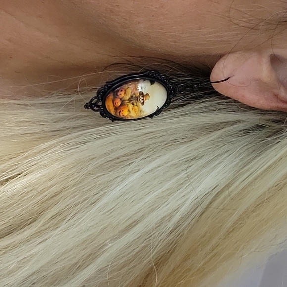 🔥LAST PAIR🔥 PUMPKIN PATCH SCARECROW EARRINGS - Picture 4 of 7